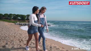 LETSDOEIT - #Apolonia Lapiedra - Секси Девојки Се Случува Дива На Нивниот Нов Дом