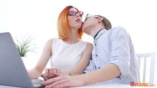 18videoz - Анален–секс отвора нови хоризонти за оваа желни teeny