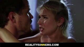 Cumming На Големиот Задник На Мојот Чекор Sis - RealitySinners.com