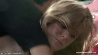 Сексуальная блондинка Пенни Пакс навещает безумного механика Томми Пистоля белән алар ул таныштым у психотерапевта, әмма ул пересиливает аны трахает зур әгъзасы, бөтен үзенең кибетенә