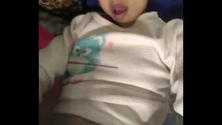 Niara રોલિંગ તમારી આંખો