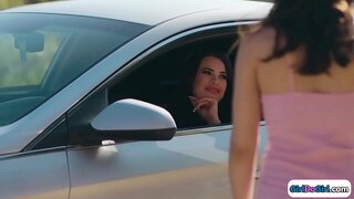 Három szuper szexi főiskolás lány, ki az ágyon.Kettő kiszívja a vörös barátok cég mellei előtt, az egyik nyalja a 19yo gfs punciját, miközben facesitting a vörös hajú.A tini lány eszik, punci, majd dörzsölje egymás punci, amíg cum