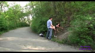 Ensin ne kosketa toisiaan baarissa, ja sitten he menevät helvettiin julkisia puutarhoja