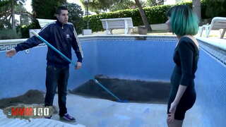 Emo teen s zelené vlasy hluboko v prdeli a cum na obličej